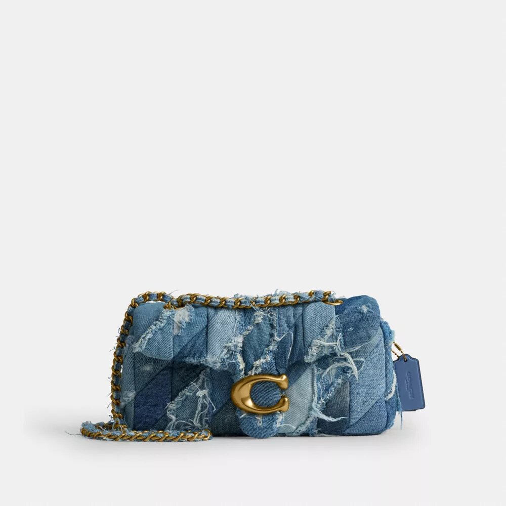 Tabby skulderveske 26 med quiltet patchwork av gjenbrukt denim