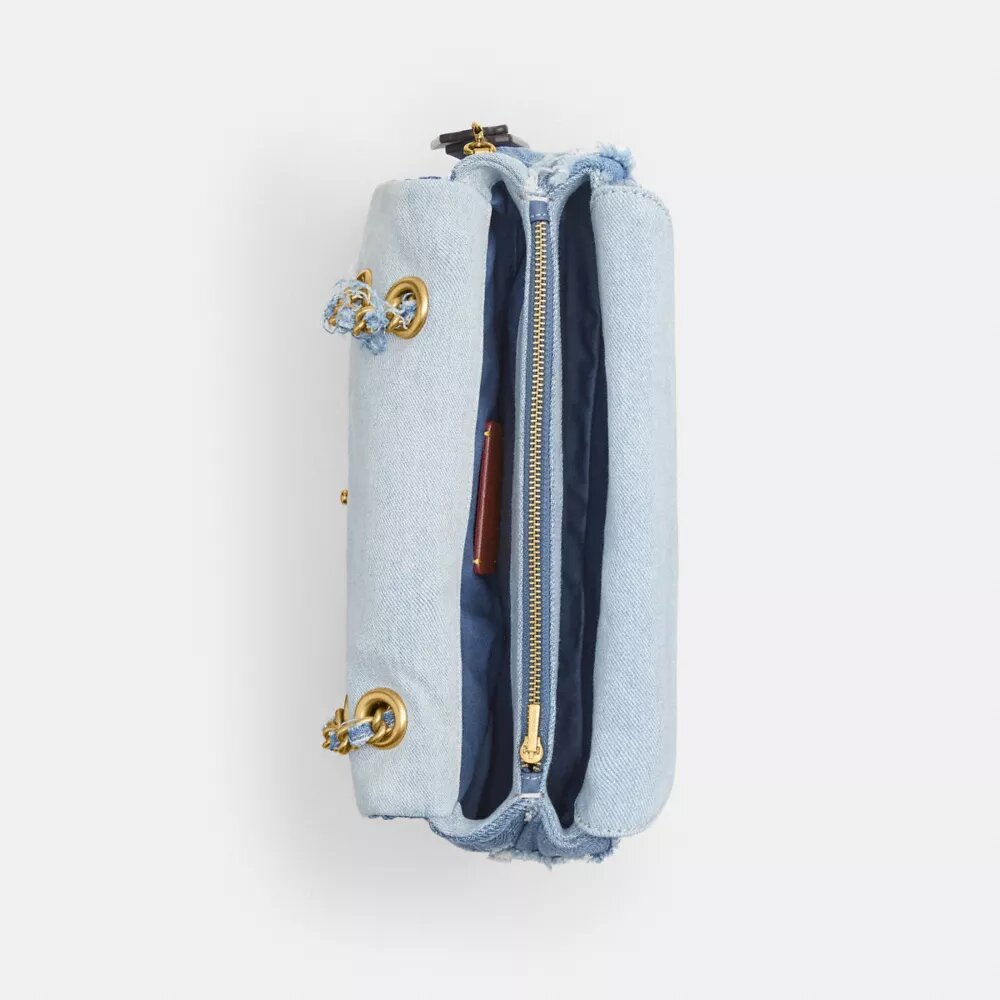 Tabby skulderveske 26 med quiltet patchwork av gjenbrukt denim
