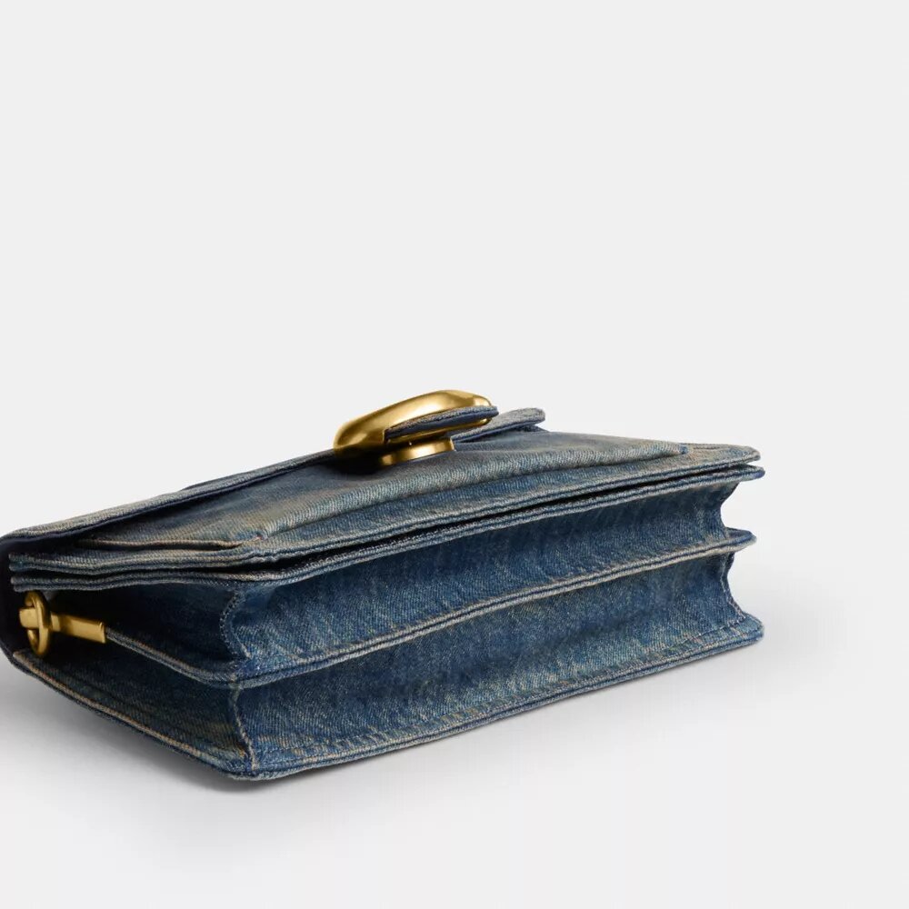 Tabby skulderveske i 26 i regenerativ bomullsdenim