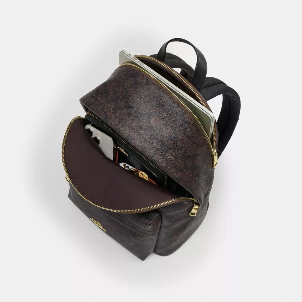 Taylor liten ryggsekk i Signature Canvas