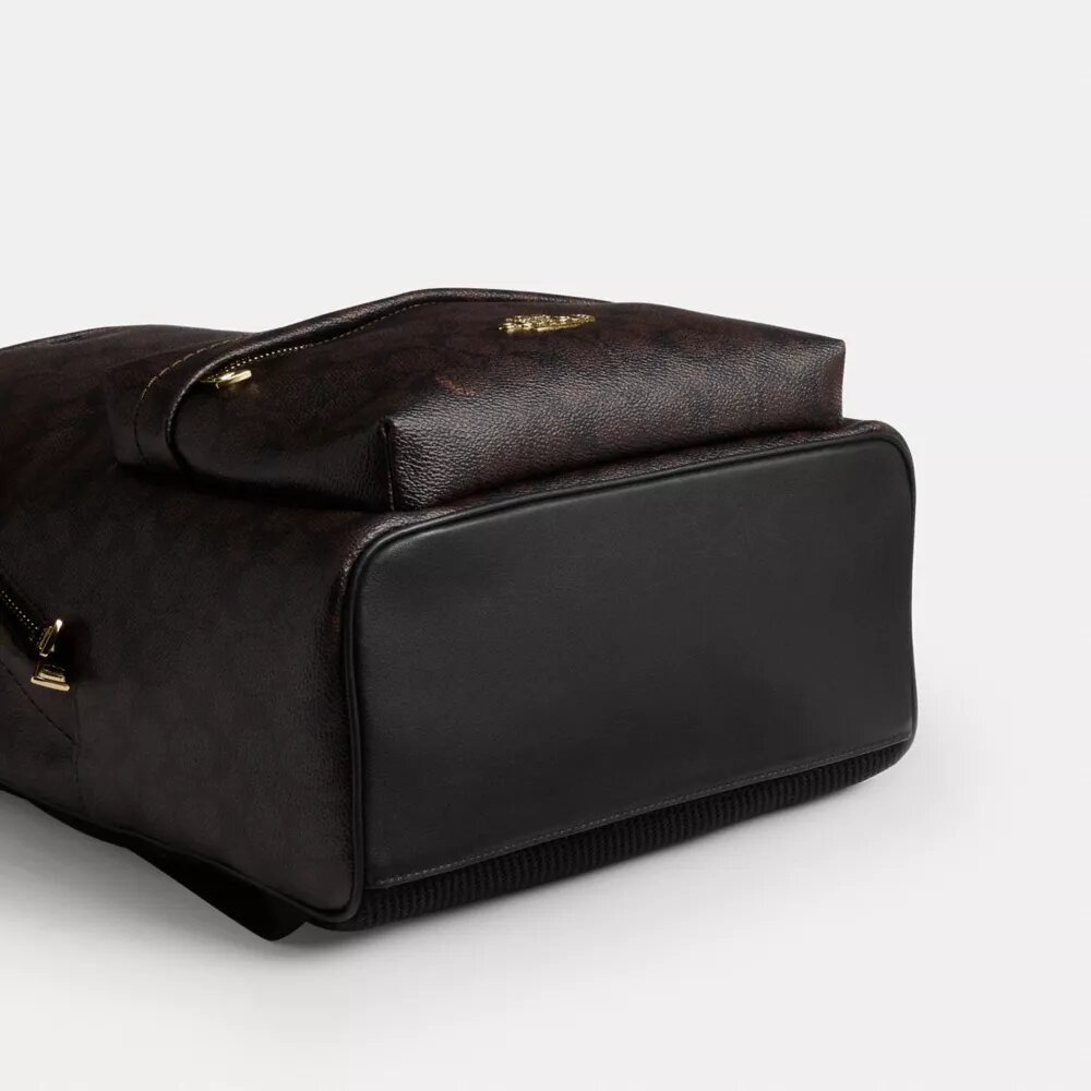 Taylor liten ryggsekk i Signature Canvas