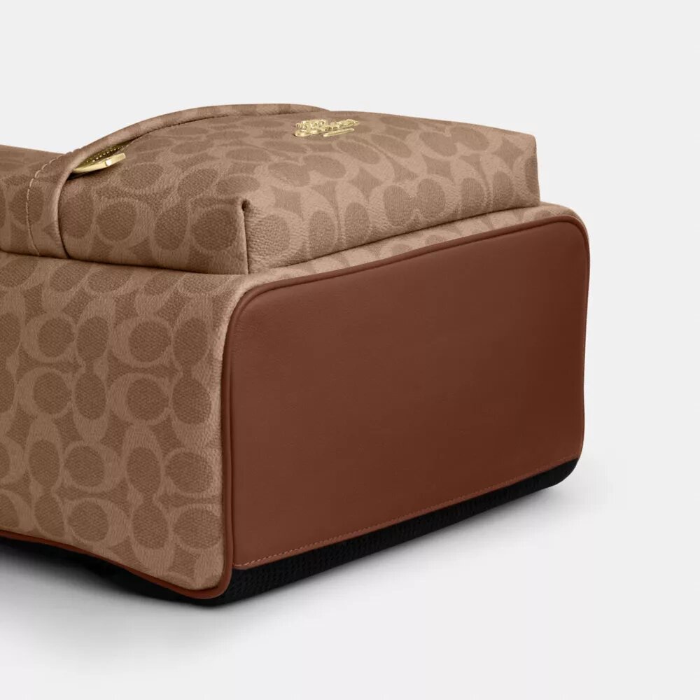 Taylor liten ryggsekk i Signature Canvas