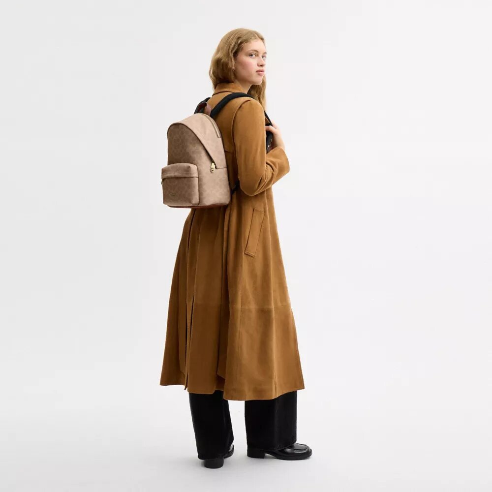 Taylor liten ryggsekk i Signature Canvas