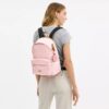 Taylor liten ryggsekk i Signature Canvas med anheng