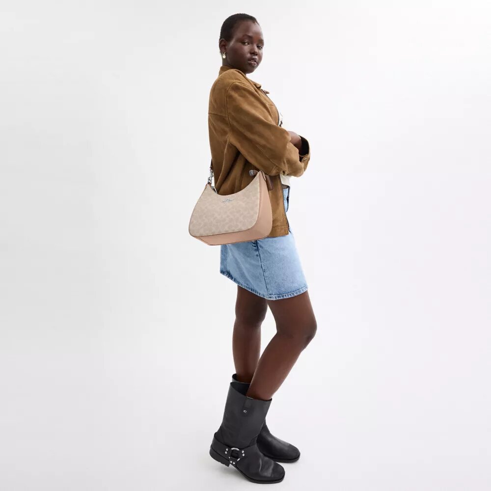 Teri Hobo-veske i Signature Canvas