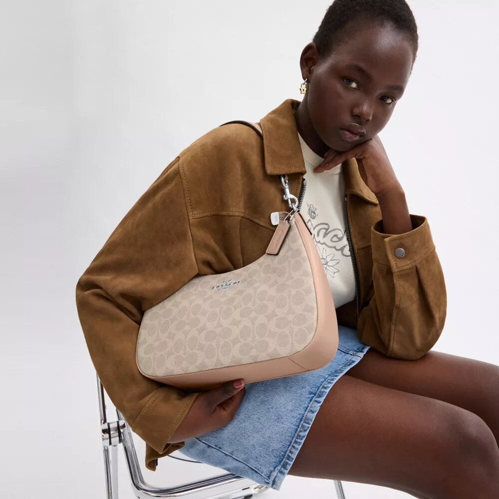 Teri Hobo-veske i Signature Canvas