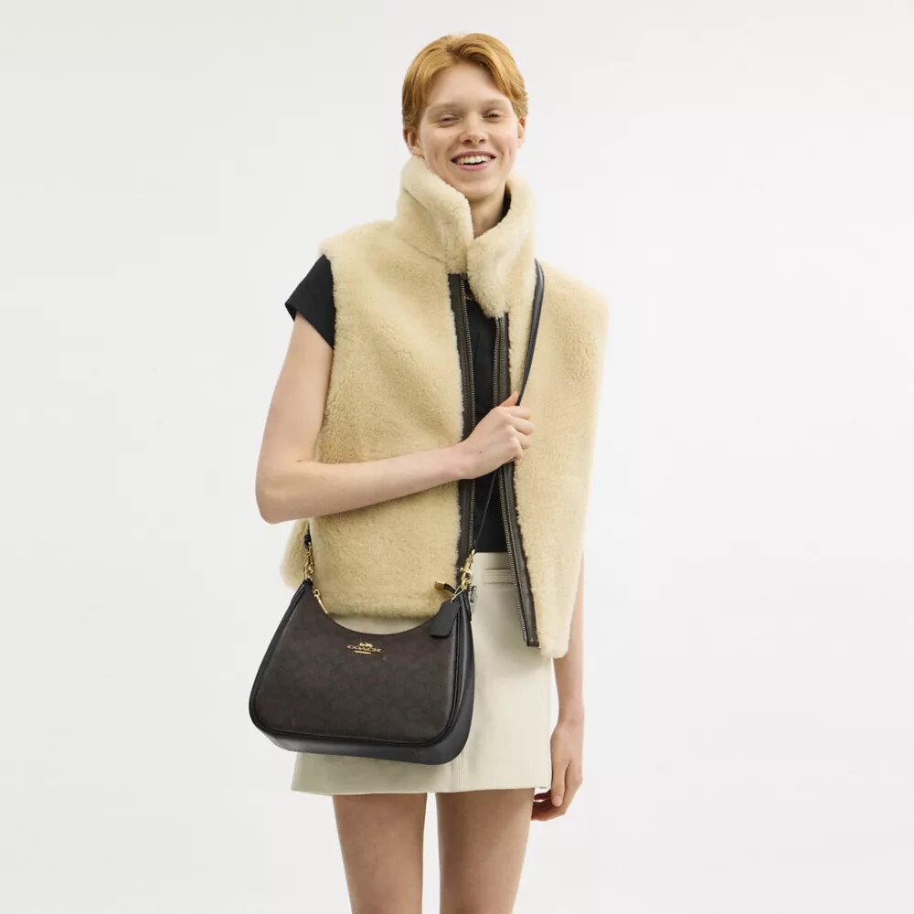 Teri Hobo-veske i Signature Canvas