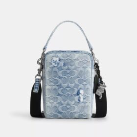 Tristan crossbody-veske 14 i «Loved» Signature-denim med anheng