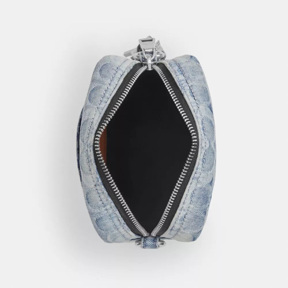 Tristan crossbody-veske 14 i «Loved» Signature-denim med anheng