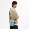 Tristan crossbody-veske 14 i «Loved» Signature-denim med anheng