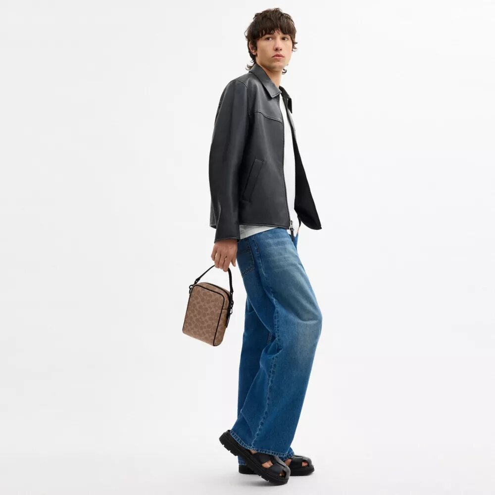 Tristan crossbody-veske 14 i Signature Canvas